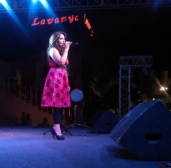 female singer delhi